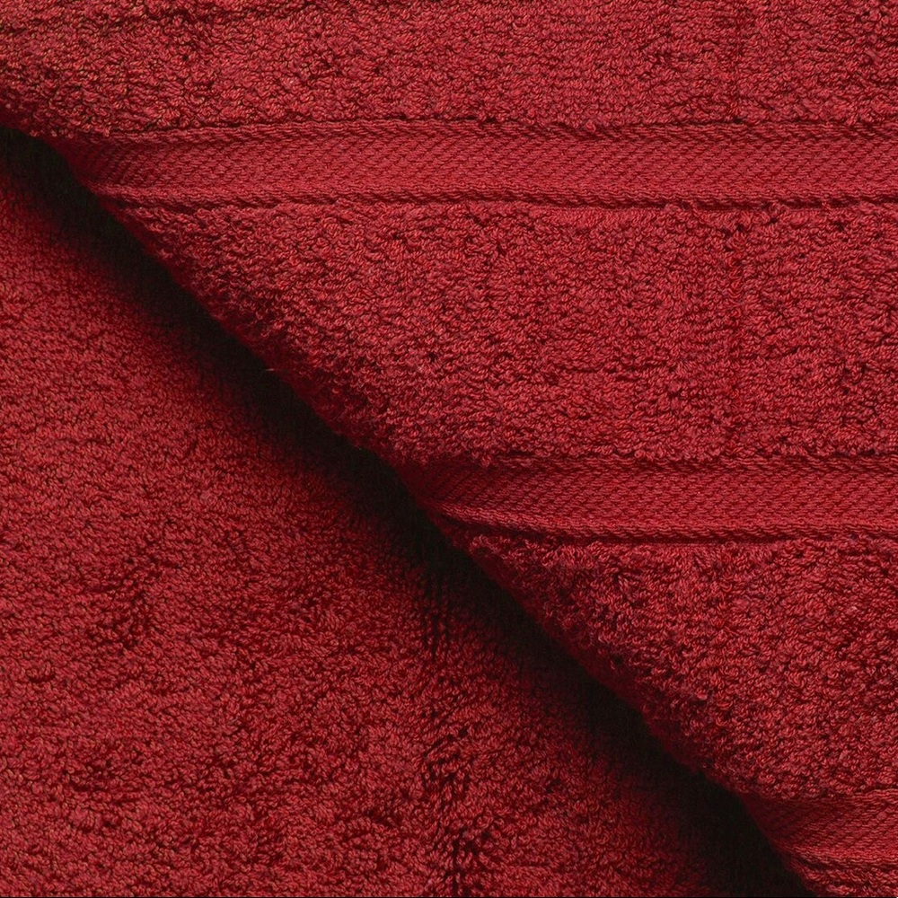 Egyptian cotton towels
2 Bath towels
2 Hand towels
6 Face towels